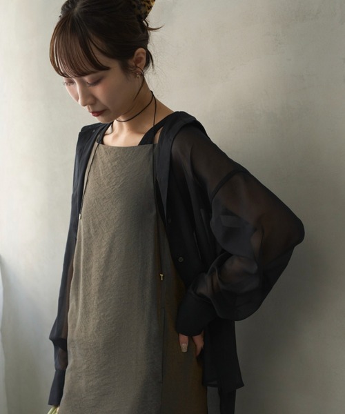emmi(エミ)の「2wayシアーシャツ(ルームウェア/パジャマ・レディース・ブラック/ライトベージュ/ブルー・F)」の4枚目の写真