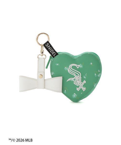 SNIDEL（スナイデル）の「【MLB】チームロゴハートポーチチャーム（キーケース/キーアクセサリー・レディース・シルバー/グレー/グリーン・F）」の2枚目の写真