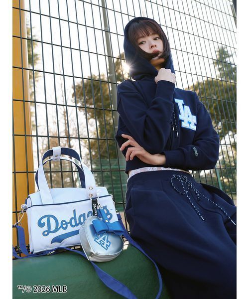 SNIDEL（スナイデル）の「【MLB】チームロゴハートポーチチャーム（キーケース/キーアクセサリー・レディース・シルバー/グレー/グリーン・F）」の7枚目の写真