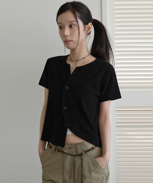 UNE MANSION(ユヌマンション)の「【UNE ORIGINAL】フロントカーブビッグボタンリブ半袖カーディガン(Tシャツ/カットソー・レディース・グレー/アイボリー/ブラック・FREE)」の3枚目の写真