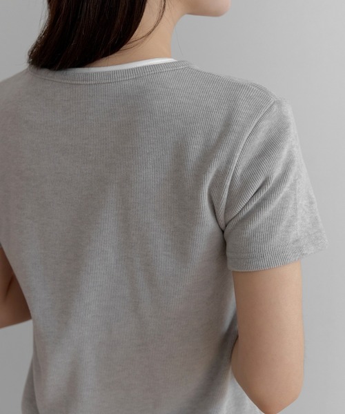 UNE MANSION(ユヌマンション)の「【UNE ORIGINAL】フロントカーブビッグボタンリブ半袖カーディガン(Tシャツ/カットソー・レディース・グレー/アイボリー/ブラック・FREE)」の8枚目の写真
