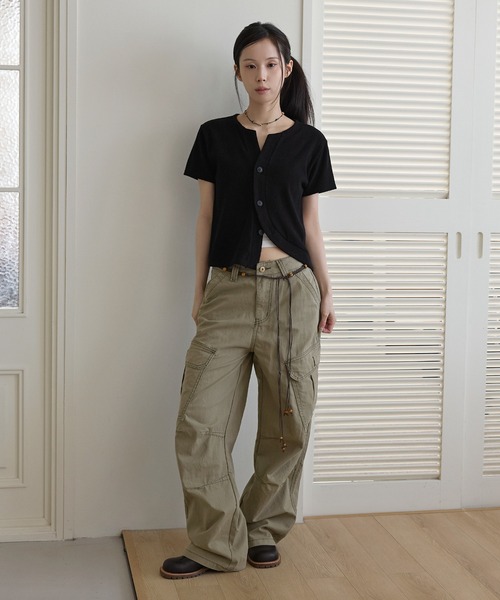 UNE MANSION(ユヌマンション)の「【UNE ORIGINAL】フロントカーブビッグボタンリブ半袖カーディガン(Tシャツ/カットソー・レディース・グレー/アイボリー/ブラック・FREE)」の18枚目の写真