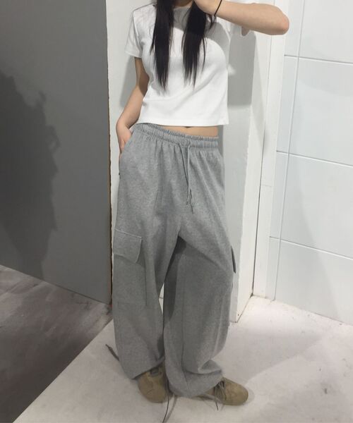 CHICKS（チックス）の「イージーフィットワイドカーゴスウェットパンツ（スウェットパンツ・レディース・ライトグレー/ブラック・ONE/TWO）」の9枚目の写真