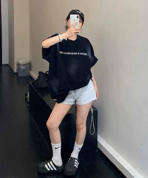 Dalfwin(ダールフィン)の「韓国ファッション FEICHAI英字ロゴウォッシュ加工半袖Tシャツ(Tシャツ/カットソー・レディース・ブラック/ブラウン・FREE)」の16枚目の写真