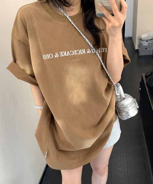 Dalfwin(ダールフィン)の「韓国ファッション FEICHAI英字ロゴウォッシュ加工半袖Tシャツ(Tシャツ/カットソー・レディース・ブラック/ブラウン・FREE)」の10枚目の写真