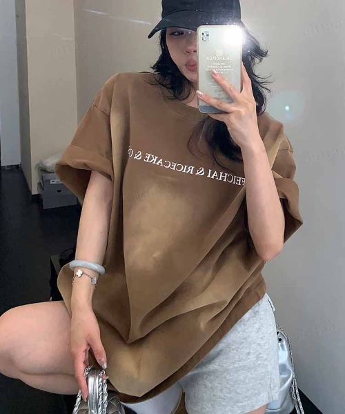Dalfwin(ダールフィン)の「韓国ファッション FEICHAI英字ロゴウォッシュ加工半袖Tシャツ(Tシャツ/カットソー・レディース・ブラック/ブラウン・FREE)」の6枚目の写真