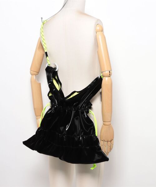 Cheek(チーク)の「tiered code one shoulder(ショルダーバッグ・レディース・カーキ/グレー/ブラック・FREE)」の5枚目の写真