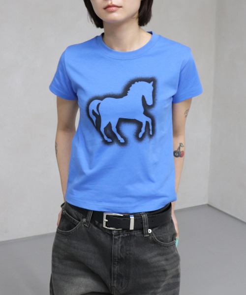 FTW(エフティダブリュー)の「HORSE PRINT TEE(Tシャツ/カットソー・レディース・ブラック/ブルー・SMALL/MEDIUM/LARGE)」の7枚目の写真
