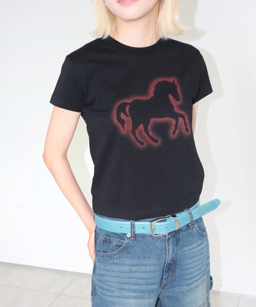 FTW(エフティダブリュー)の「HORSE PRINT TEE(Tシャツ/カットソー・レディース・ブラック/ブルー・SMALL/MEDIUM/LARGE)」の3枚目の写真
