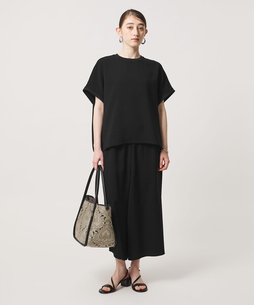 UNITED ARROWS(ユナイテッドアローズ)の「COMFY ドルマン ショートスリーブ ブラウス ‐防汚 UVカット ウォッシャブル‐(シャツ/ブラウス・レディース・ブラック/オフホワイト/ダークグレー・FREE)」の20枚目の写真