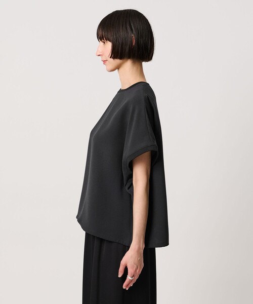 UNITED ARROWS(ユナイテッドアローズ)の「COMFY ドルマン ショートスリーブ ブラウス ‐防汚 UVカット ウォッシャブル‐(シャツ/ブラウス・レディース・ブラック/オフホワイト/ダークグレー・FREE)」の22枚目の写真