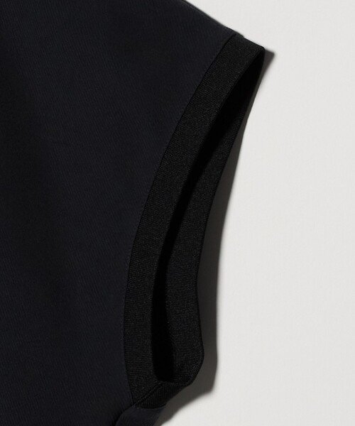 UNITED ARROWS（ユナイテッドアローズ）の「COMFY ドルマン ショートスリーブ ブラウス ‐防汚 UVカット ウォッシャブル‐（シャツ/ブラウス・レディース・ブラック/オフホワイト/ダークグレー・FREE）」の18枚目の写真