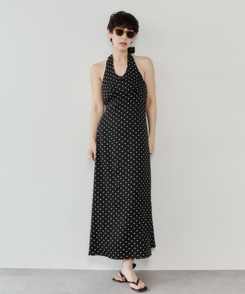 VION(ヴィオン)の「ドットホルダーネックドレス / Dot Halter Neck Dress(ワンピース・レディース・ホワイト/ブラック・FREE)」の2枚目の写真