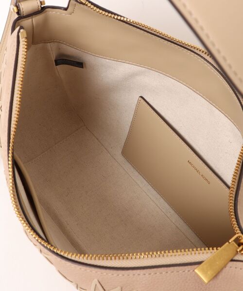 MICHAEL KORS（マイケルコース）の「NOLITA トップジップ コンバーチブル ショルダーバッグ ミディアム（ショルダーバッグ・レディース・ベージュ系・FREE）」の9枚目の写真