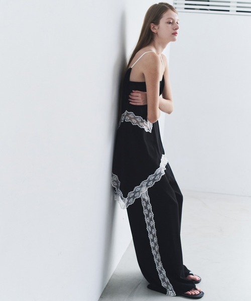 LE CIEL BLEU(ルシェルブルー)の「サイドレーストリムジョガーパンツ/Side Lace-Trim Jogger Pants(その他パンツ・レディース・ブラック/ライトイエロー・36/38)」の6枚目の写真