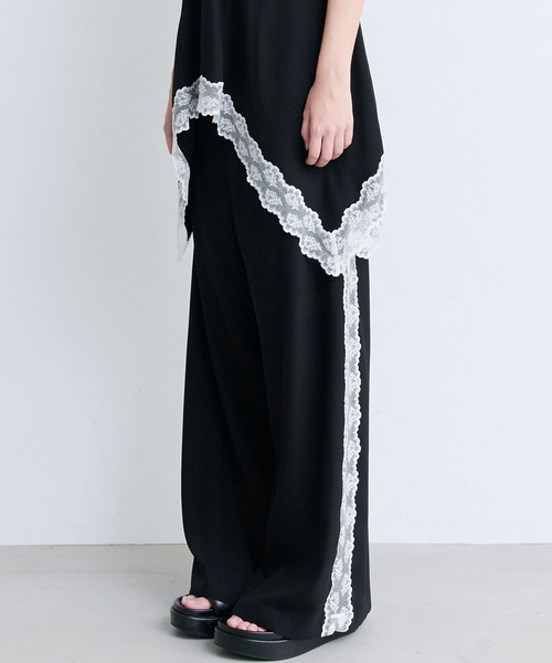 LE CIEL BLEU(ルシェルブルー)の「サイドレーストリムジョガーパンツ/Side Lace-Trim Jogger Pants(その他パンツ・レディース・ブラック/ライトイエロー・36/38)」の13枚目の写真