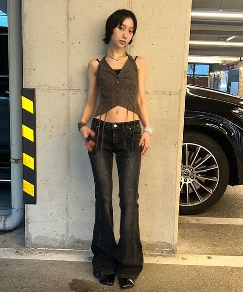 ORDINARY HOLIDAY（オーディナリー ホリデー）の「WASHED BOOTS CUT JEANS [BLACK]（デニムパンツ・レディース・その他・SMALL/MEDIUM）」の5枚目の写真