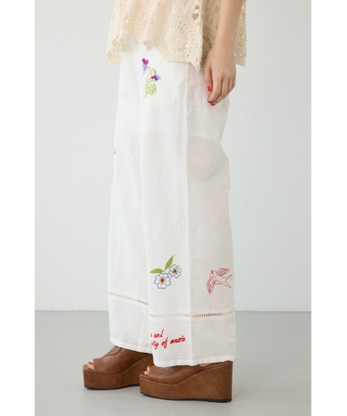 RODEO CROWNS WIDE BOWL（ロデオクラウンズワイドボウル）の「INDIA EMBROIDERYパンツ（その他パンツ・レディース・オフホワイト/ブラック・FREE）」の4枚目の写真
