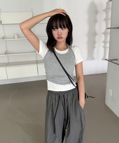 4INT.(フォイント)の「【2ピース】アイレット ホルターネック 配色 半袖 クロップド Tシャツ(Tシャツ/カットソー・レディース・ホワイト/チャコール/ピンク・FREE)」の18枚目の写真
