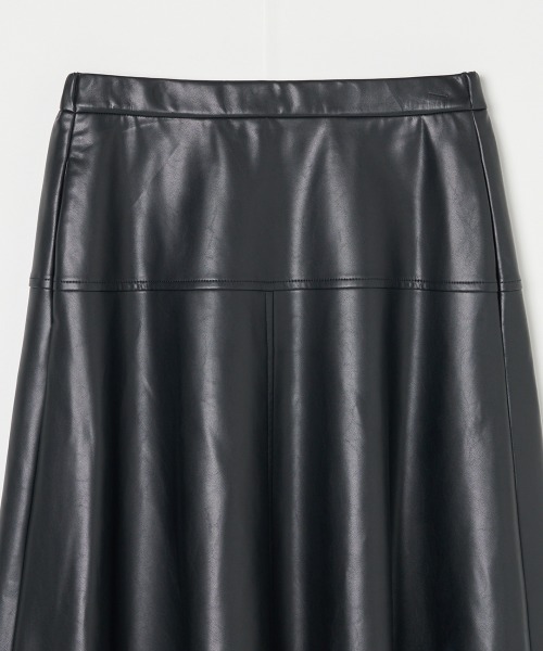 HELIOPOLE（エリオポール）の「SYNTHETIC LEATHER FLARE SKIRT / シンセティックレザー フレアスカート（スカート・レディース・ダークブラウン/ブラック・36/38）」の4枚目の写真