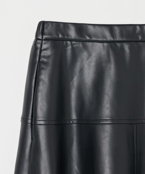 HELIOPOLE（エリオポール）の「SYNTHETIC LEATHER FLARE SKIRT / シンセティックレザー フレアスカート（スカート・レディース・ダークブラウン/ブラック・36/38）」の5枚目の写真