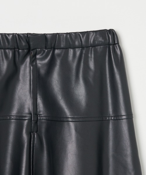 HELIOPOLE（エリオポール）の「SYNTHETIC LEATHER FLARE SKIRT / シンセティックレザー フレアスカート（スカート・レディース・ダークブラウン/ブラック・36/38）」の6枚目の写真