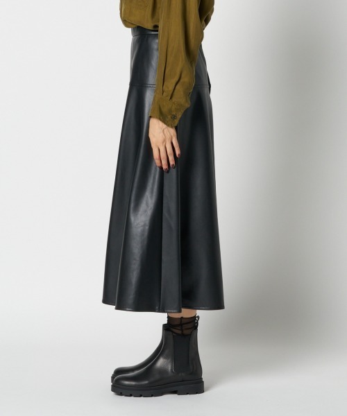 HELIOPOLE（エリオポール）の「SYNTHETIC LEATHER FLARE SKIRT / シンセティックレザー フレアスカート（スカート・レディース・ダークブラウン/ブラック・36/38）」の15枚目の写真
