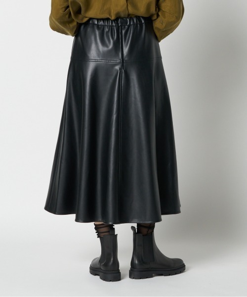HELIOPOLE（エリオポール）の「SYNTHETIC LEATHER FLARE SKIRT / シンセティックレザー フレアスカート（スカート・レディース・ダークブラウン/ブラック・36/38）」の16枚目の写真