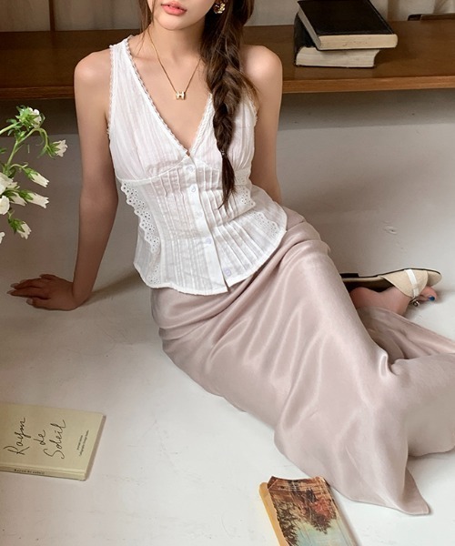 AMAJI(アマジ)の「サテン マーメイドロングスカート(スカート・レディース・ベージュ・LARGE/SMALL/MEDIUM)」の4枚目の写真