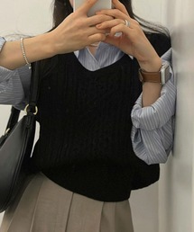 ケーブルニットベスト