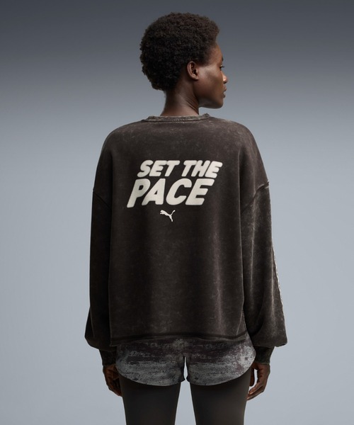 PUMA(プーマ)の「PUMA プーマ ウィメンズ ラン カルチャー コレクティブ オーバーサイズ ウ(スウェット・レディース・ブラック/ラベンダー・LARGE/MEDIUM/SMALL/X-LARGE)」の1枚目の写真