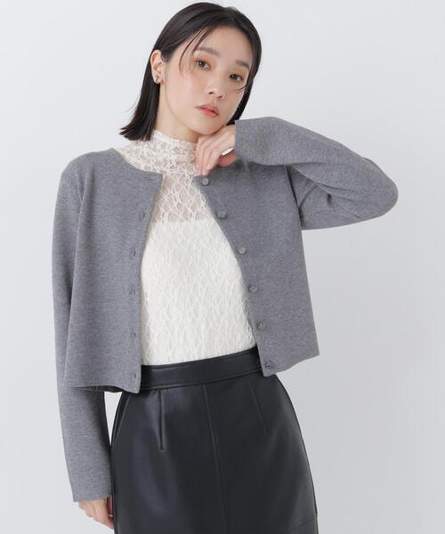 NATURAL BEAUTY BASIC(ナチュラルビューティーベーシック)の「フラワーボタンニットジャケット(カーディガン/ボレロ・レディース・グレー/ブラック/ダークブラウン/ピンク・フリ-)」の3枚目の写真