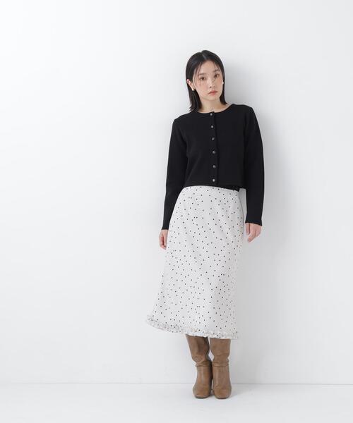 NATURAL BEAUTY BASIC(ナチュラルビューティーベーシック)の「フラワーボタンニットジャケット(カーディガン/ボレロ・レディース・グレー/ブラック/ダークブラウン/ピンク・フリ-)」の6枚目の写真