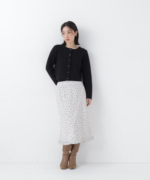 NATURAL BEAUTY BASIC(ナチュラルビューティーベーシック)の「フラワーボタンニットジャケット(カーディガン/ボレロ・レディース・グレー/ブラック/ダークブラウン/ピンク・フリ-)」の8枚目の写真
