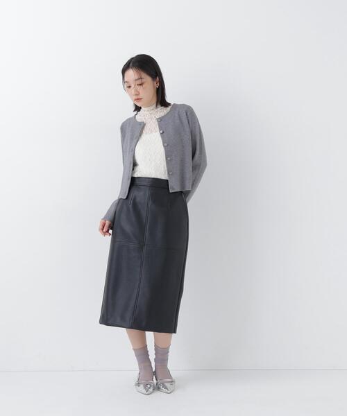 NATURAL BEAUTY BASIC(ナチュラルビューティーベーシック)の「フラワーボタンニットジャケット(カーディガン/ボレロ・レディース・グレー/ブラック/ダークブラウン/ピンク・フリ-)」の16枚目の写真