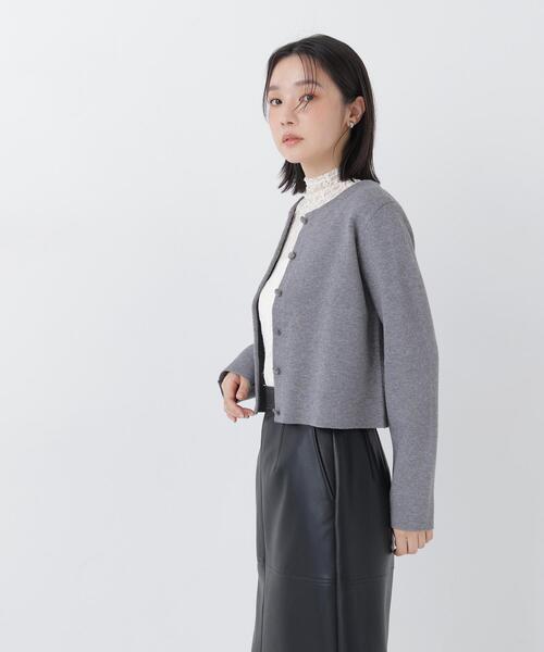 NATURAL BEAUTY BASIC(ナチュラルビューティーベーシック)の「フラワーボタンニットジャケット(カーディガン/ボレロ・レディース・グレー/ブラック/ダークブラウン/ピンク・フリ-)」の19枚目の写真