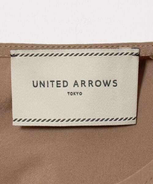 UNITED ARROWS(ユナイテッドアローズ)の「ファブリカ パフ ショートスリーブ ワンピース(ワンピース・レディース・ブラウン系/その他2/ブラック・36/38)」の7枚目の写真