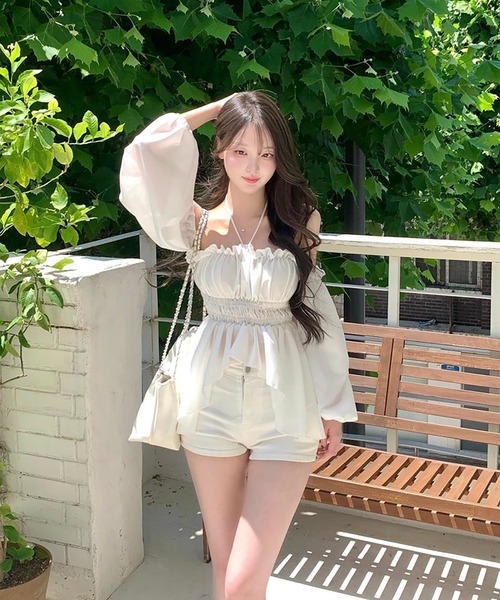 Girly Doll（ガーリードール）の「ホルターネックオフショルギャザーブラウス（シャツ/ブラウス・レディース・ブラック/ホワイト・FREE）」の3枚目の写真