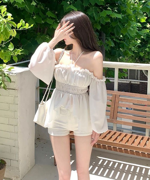 Girly Doll（ガーリードール）の「ホルターネックオフショルギャザーブラウス（シャツ/ブラウス・レディース・ブラック/ホワイト・FREE）」の4枚目の写真