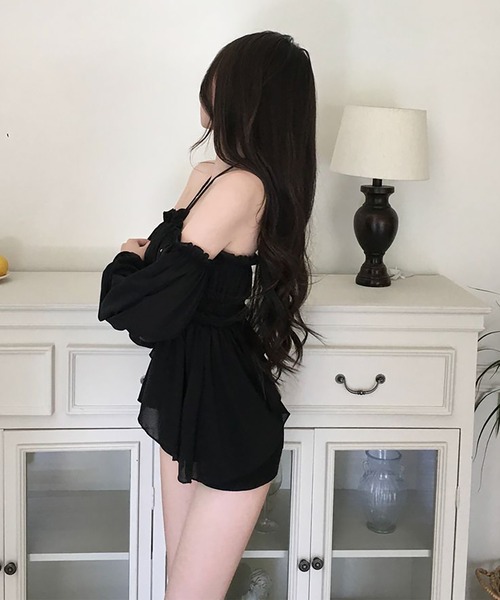 Girly Doll（ガーリードール）の「ホルターネックオフショルギャザーブラウス（シャツ/ブラウス・レディース・ブラック/ホワイト・FREE）」の11枚目の写真