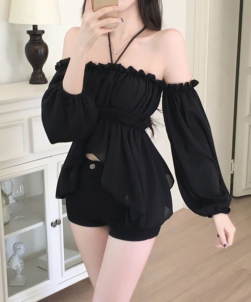 Girly Doll（ガーリードール）の「ホルターネックオフショルギャザーブラウス（シャツ/ブラウス・レディース・ブラック/ホワイト・FREE）」の13枚目の写真