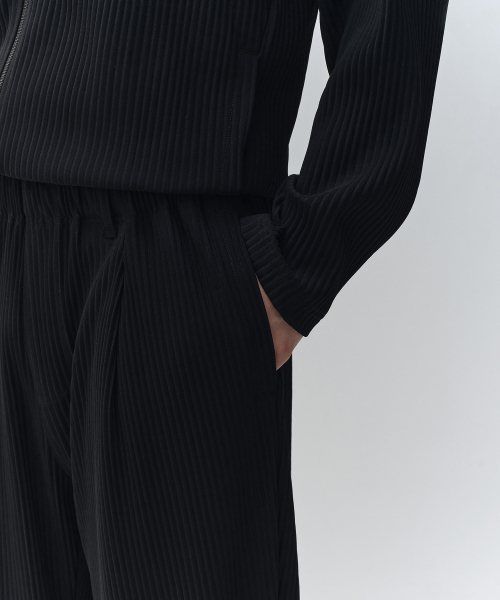MUSINSA STANDARD（ムシンサスタンダード）の「プリーツワイドバンディングパンツ[ブラック]（その他パンツ・メンズ・その他・28/26/30/32/34/36/38/40/42）」の4枚目の写真