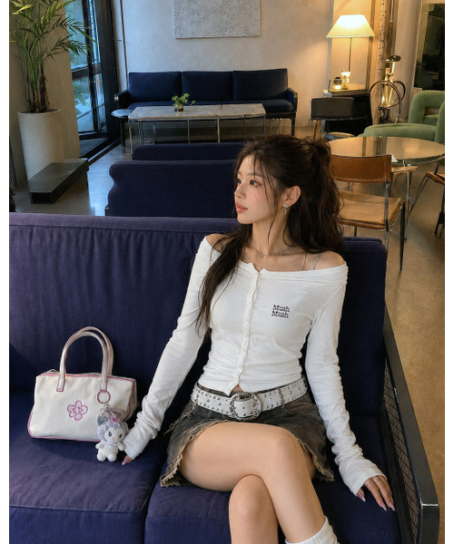 muahmuah（ムーアムーア）の「オフショルダー ヘンリーネック ロングスリーブ [ホワイト]（Tシャツ/カットソー・レディース・その他・FREE）」の9枚目の写真