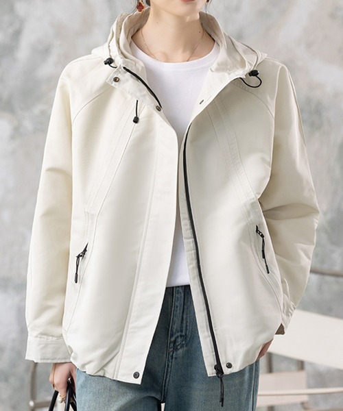 AMAJI(アマジ)の「ショート丈 フード付き アウター(ブルゾン・レディース・ブラック/ベージュ・SMALL/MEDIUM/LARGE/X-LARGE)」の3枚目の写真