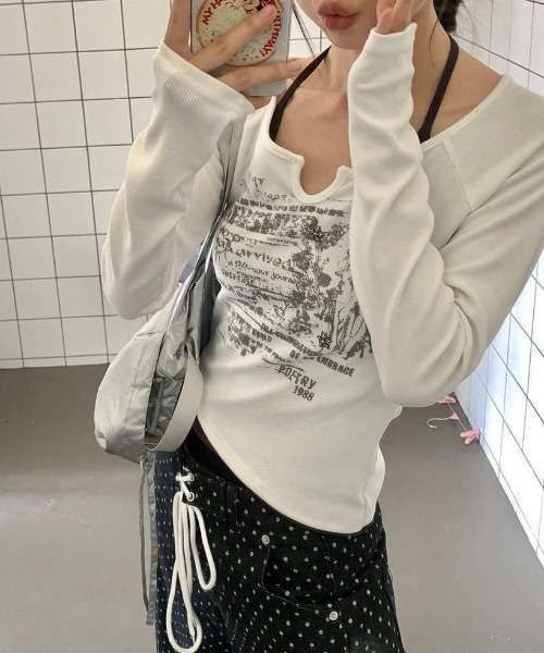 LADY LIKE(レディライク)の「【秋冬新作】スタッズ付きレイヤード風キーネックアシンメトリー長袖トップス(Tシャツ/カットソー・レディース・グレー/ホワイト・M)」の10枚目の写真