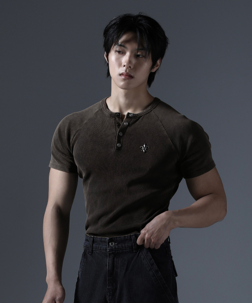 CARMID（カミド）の「アンティックピグメントヘンリーネック半袖[ブラウン]（Tシャツ/カットソー・メンズ・その他・1/2/3）」の5枚目の写真