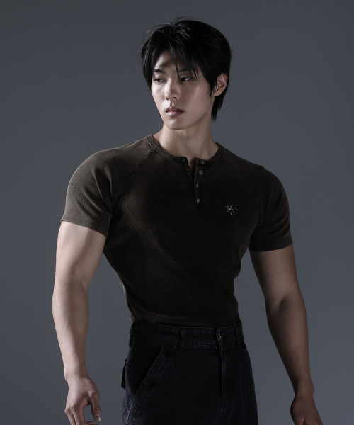 CARMID（カミド）の「アンティックピグメントヘンリーネック半袖[ブラウン]（Tシャツ/カットソー・メンズ・その他・1/2/3）」の7枚目の写真