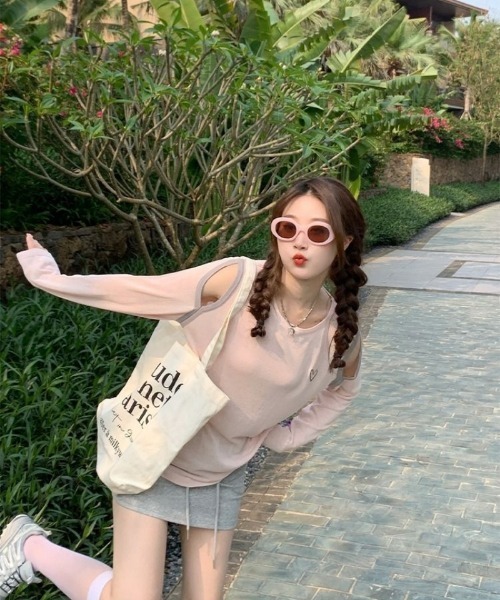 Ritzy(リッツィー)の「ハートプリント配色肩抜きシアー長袖トップス(Tシャツ/カットソー・レディース・ホワイト/ベージュ/ピンク/ミント・FREE)」の15枚目の写真