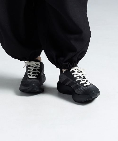 Y-3(ワイスリー)の「Y-3 EVO SL ATR GTX(スニーカー・メンズ・ブラック系・27.5cm/28.0cm/28.5cm/29.0cm/29.5cm/24.5cm/25.0cm/25.5cm/26.0cm/26.5cm/27.0cm/22.5cm/23.0cm/23.5cm/24.0cm)」の5枚目の写真