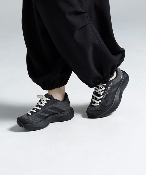 Y-3(ワイスリー)の「Y-3 EVO SL ATR GTX(スニーカー・メンズ・ブラック系・27.5cm/28.0cm/28.5cm/29.0cm/29.5cm/24.5cm/25.0cm/25.5cm/26.0cm/26.5cm/27.0cm/22.5cm/23.0cm/23.5cm/24.0cm)」の6枚目の写真